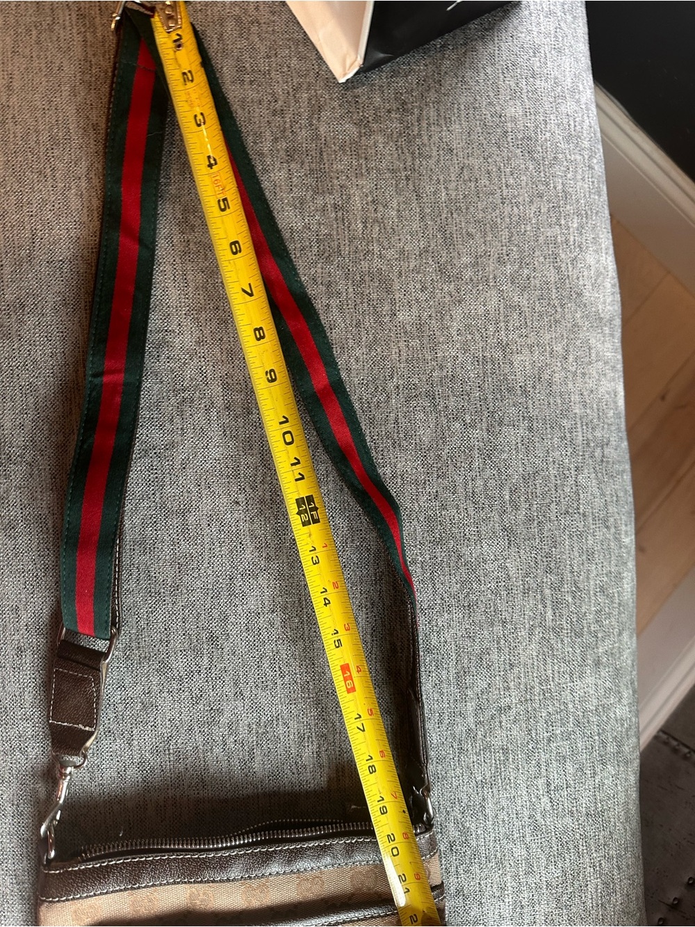 Gucci Beige GG Supreme Messenger with Green and Red Web - Picture 7 of 7